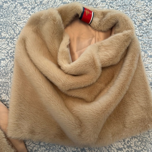 Pretty Rugged faux fur super soft perfect camel SCARF& CAPE/shawl From SharkTank - Picture 2 of 11